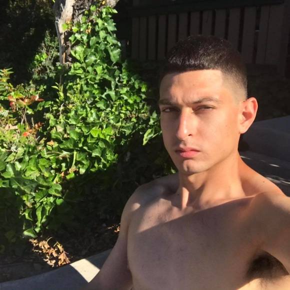 Profile Picture of David Luna (@daviemoon94) on Poshmark