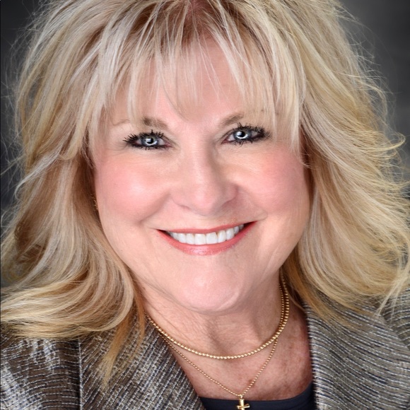 Profile Picture of Beth Carter (@bcarter954) on Poshmark