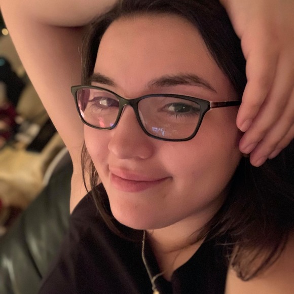 Profile Picture of Raphaela Athayde (@raphaelaathayde) on Poshmark