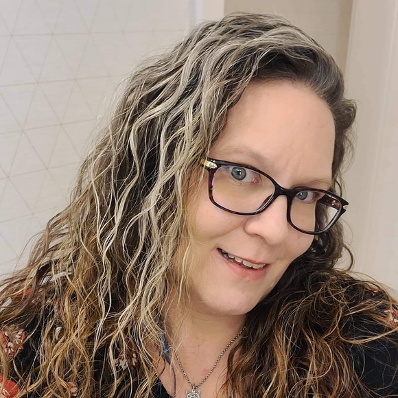 Profile Picture of Sara Filbert (@scopley75006) on Poshmark