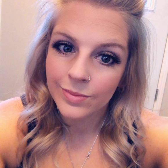 Profile Picture of Nicole Verrier (@gn91011) on Poshmark