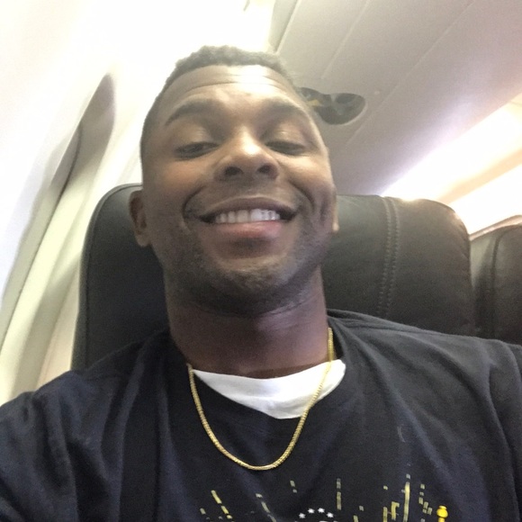 Profile Picture of Travis Mcgowan (@bluphinale) on Poshmark