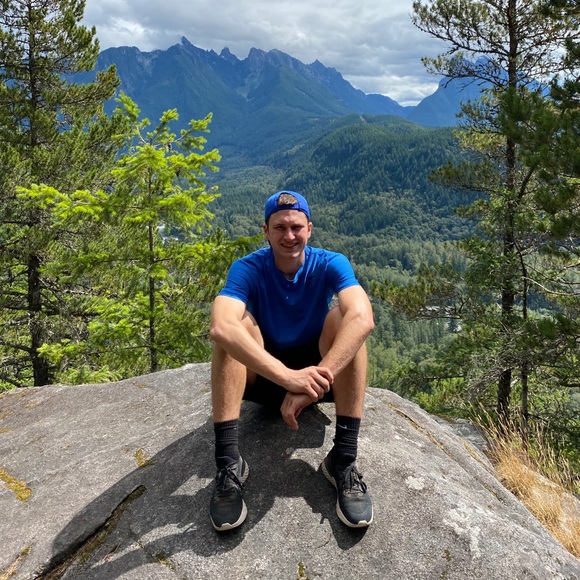 Profile Picture of Luke Siwek (@siwekluke23) on Poshmark