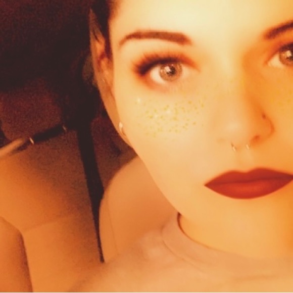 Profile Picture of Johnna Nicholas (@johnna_mae_) on Poshmark