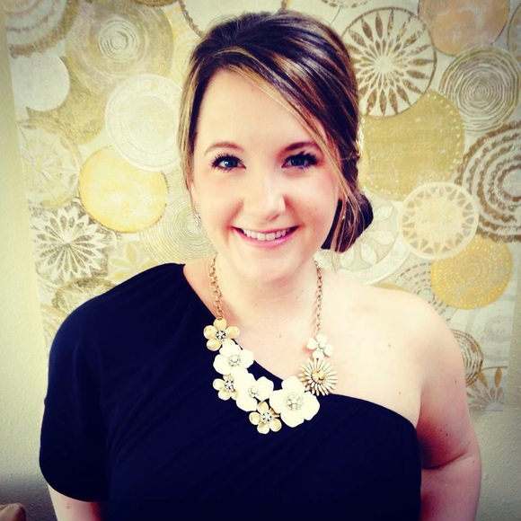 Profile Picture of Danielle Sitzman (@dcsitzman) on Poshmark