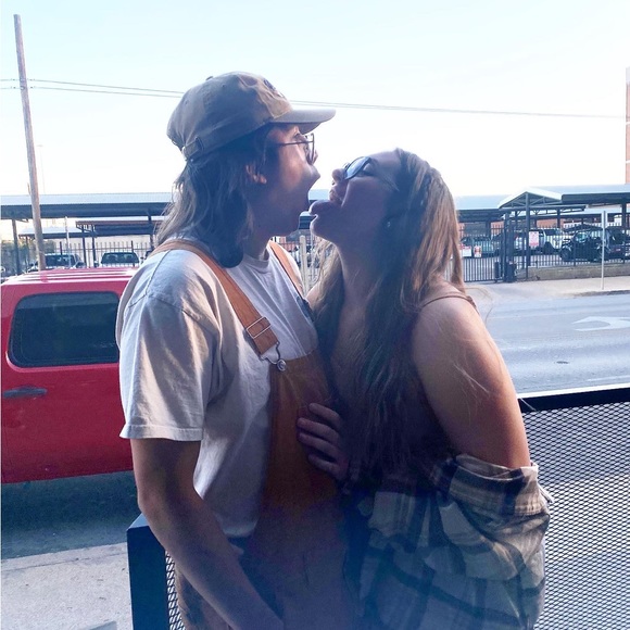 Profile Picture of Kelli Blodgett (@kelli_d_b) on Poshmark