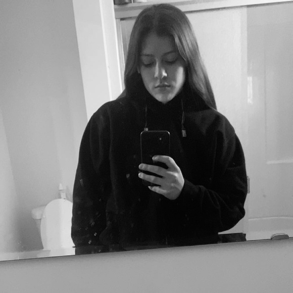 Profile Picture of Rilee Coltrin (@rileejad2006) on Poshmark