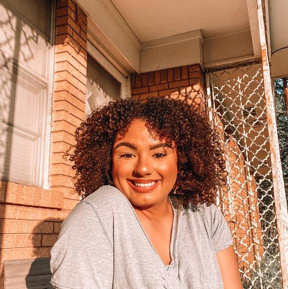 Profile Picture of Paige Paulson (@paigepaulson) on Poshmark