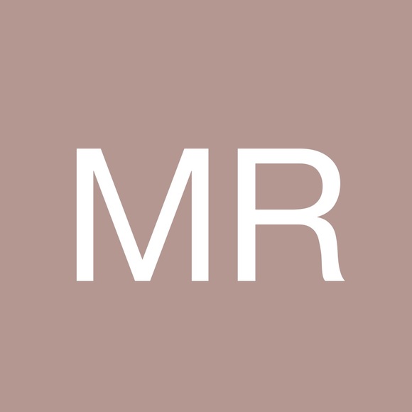 Profile Picture of Michelle Radziewicz (@radziewiczmich) on Poshmark