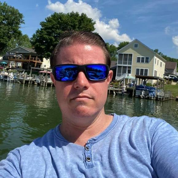 Profile Picture of Brian Tabor (@briantabor) on Poshmark