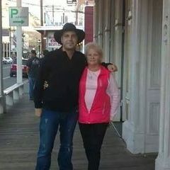 Profile Picture of Paul Huxley Farnell (@paulhuxleyfarnell) on Tiktok