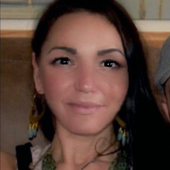 Profile Picture of Jennifer Pascua- joyce (@jpascuaj) on Poshmark