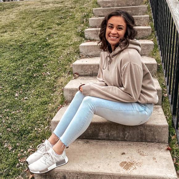 Profile Picture of Vanessa Rosas (@itsvanessar) on Poshmark