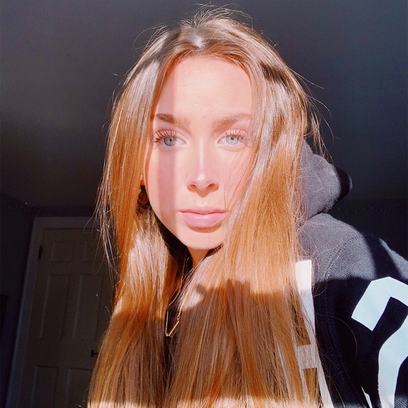 Profile Picture of Abby Mondello (@abby_mondello) on Poshmark