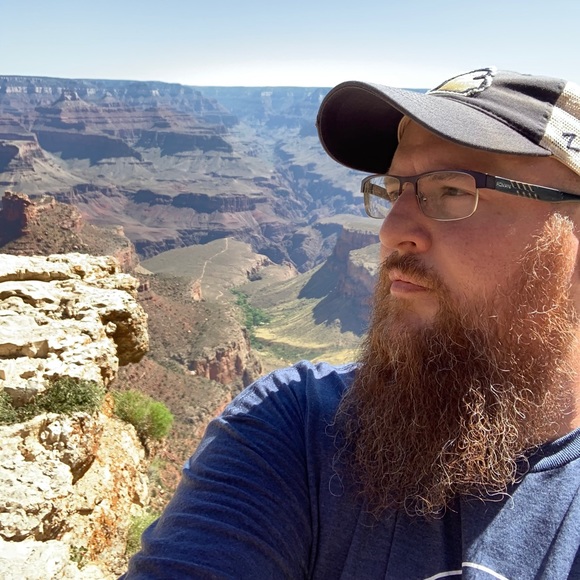 Profile Picture of Andrew Pandolfi (@andrewpandolfi) on Poshmark