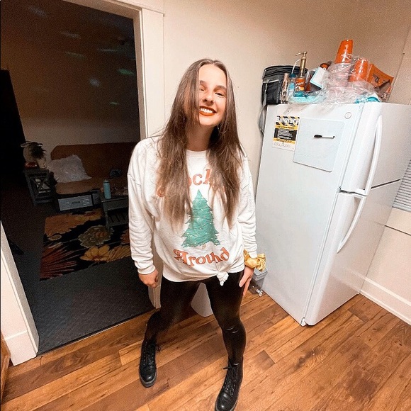 Profile Picture of Josie Debicki (@josiedebicki) on Poshmark