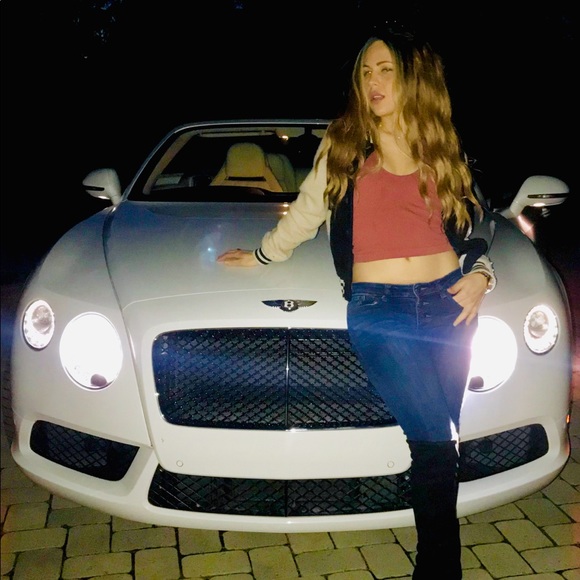 Profile Picture of Fallon Foster (@caligur126) on Poshmark