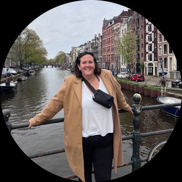 Profile Picture of Alex Ansley (@alexansley) on Poshmark