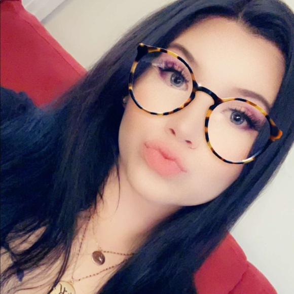 Profile Picture of Lindsay Kunkleman (@liindsaay_) on Poshmark