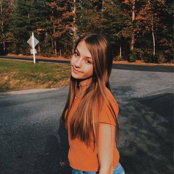 Profile Picture of Sydney Prussman (@slprussman) on Poshmark