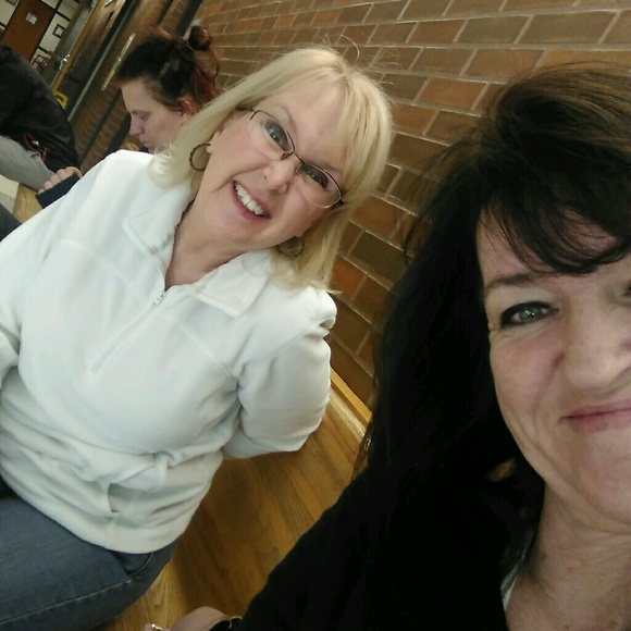 Profile Picture of Bobbi Zimmerman (@bobbijcz) on Poshmark