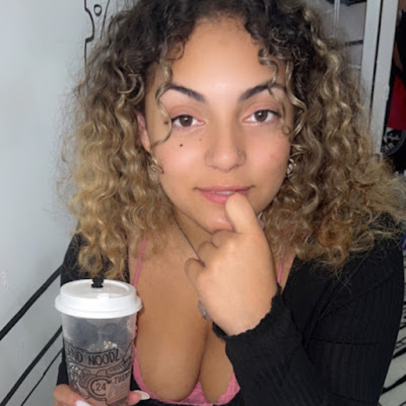 Profile Picture of Carliss Callahan (@callahancarliss) on Poshmark