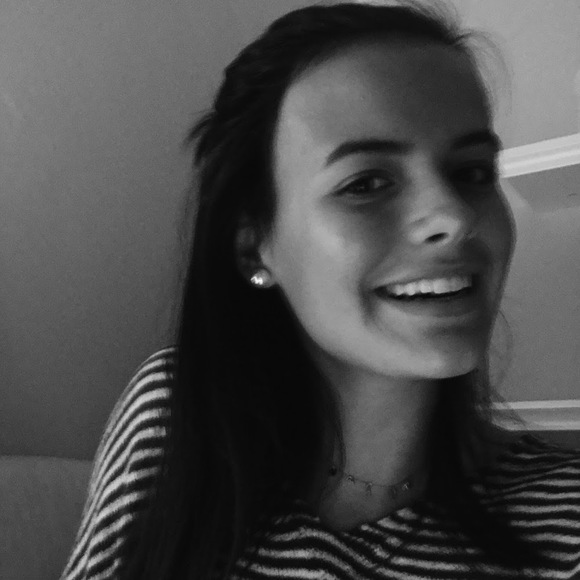 Profile Picture of Mackenzie Swift (@mackenzieeswift) on Poshmark