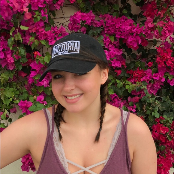 Profile Picture of Brianna Lester (@briannashea0315) on Poshmark