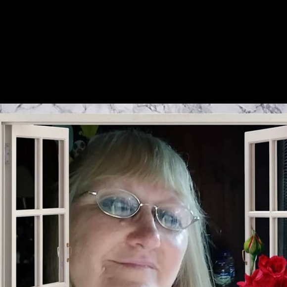 Profile Picture of Denise Long shellenberger (@beerbeerebeer) on Poshmark
