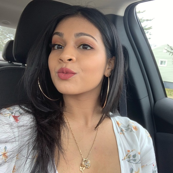 Profile Picture of Gabrielle Singh (@gigisingh_) on Poshmark