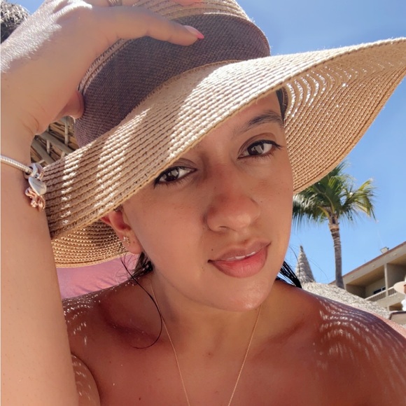Profile Picture of D Acuna (@dacuna8) on Poshmark