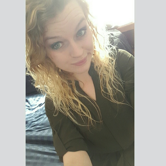 Profile Picture of Brittney Aeschliman-gilliam (@aeschlimangill) on Poshmark