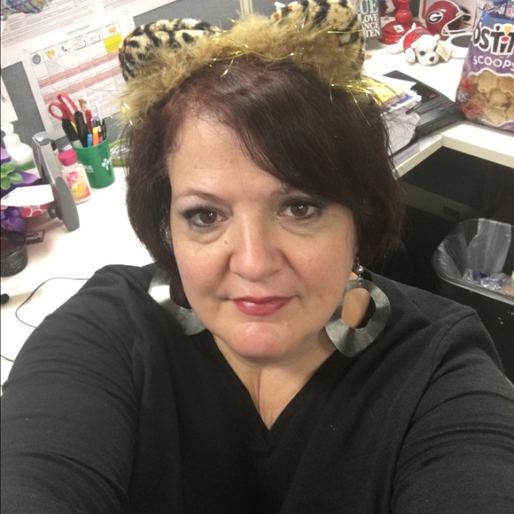 Profile Picture of Kim Causey (@kimmeh3863) on Poshmark