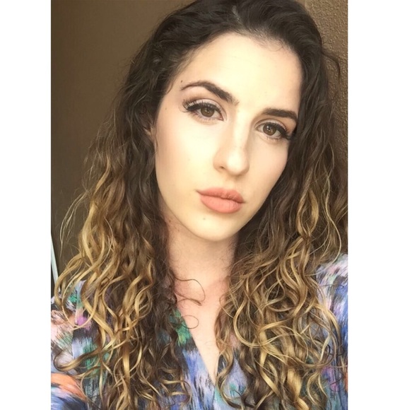 Mackenzee Donham - Poshmark Profile Picture of Mackenzee Donham (@mackenzeerose) on Poshmark