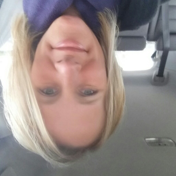 Profile Picture of Gerri Roberts (@cgsroberts) on Poshmark