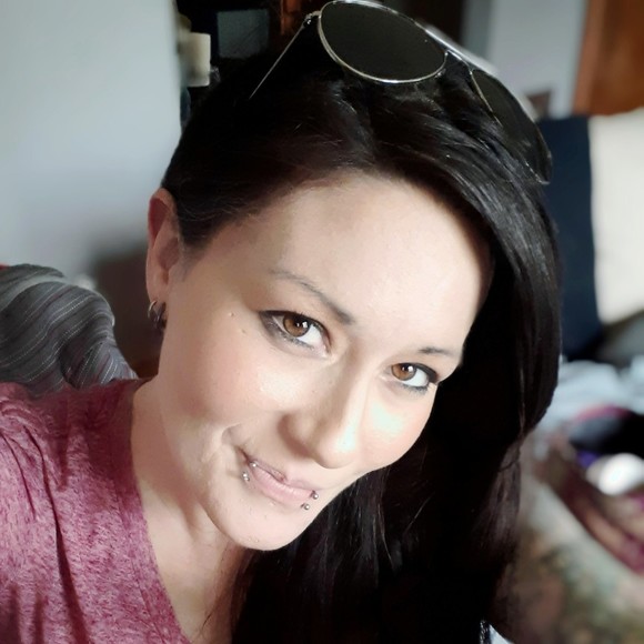 Profile Picture of Morgan Hacker (@momurder88) on Poshmark