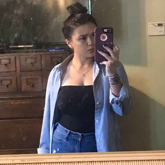 Profile Picture of Hennassey Baker (@hennassey) on Poshmark