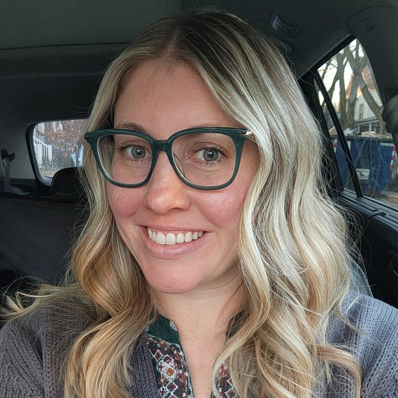 Profile Picture of Katie Curth (@kuders0711) on Poshmark