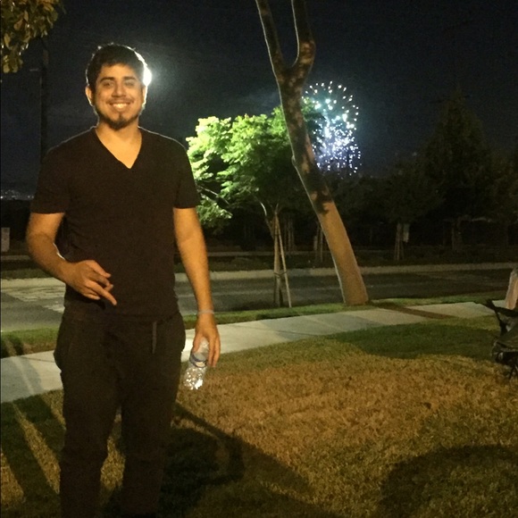 Profile Picture of Antonio Gonzalez (@scarface1000) on Poshmark