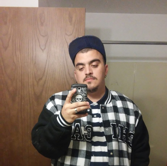 Profile Picture of Jason Vanderwegen (@nativejaybug123) on Poshmark