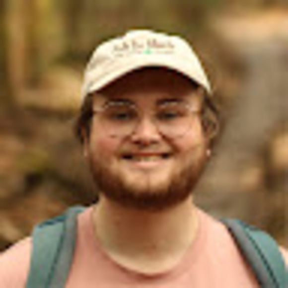 Profile Picture of Alexander Holcomb (@alexanderholcom) on Poshmark