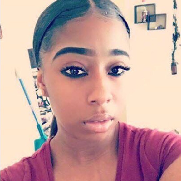 Profile Picture of Sharlette Holloway (@sharlette2013) on Poshmark