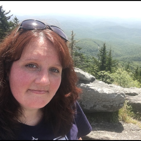 Profile Picture of Joy Gore (@egore214) on Poshmark