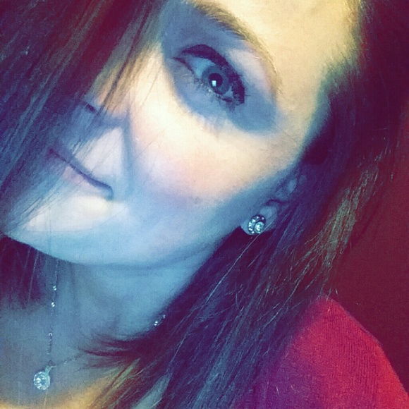 Profile Picture of Renee Gibson (@renben24) on Poshmark