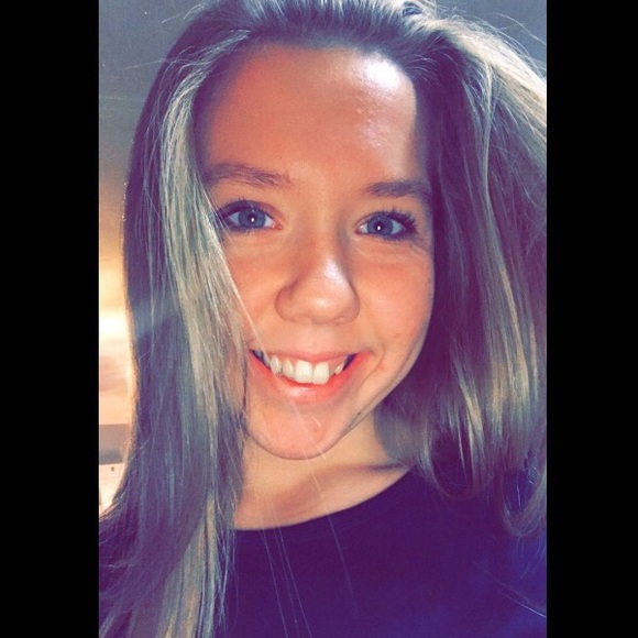 Profile Picture of Taylor Vincent (@taylorvinn) on Poshmark