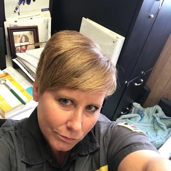 Profile Picture of Beth Kays (@happygirl2day36) on Poshmark