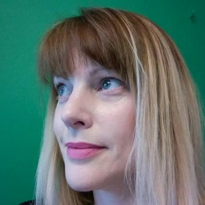 Profile Picture of Karen Winter (@kitschykaren) on Twitter