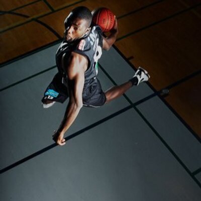 Profile Picture of Lee Roberts (@bballroberts24) on Twitter