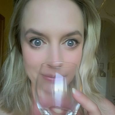 Profile Picture of Laura Newton (@Laura_Heart) on Twitter