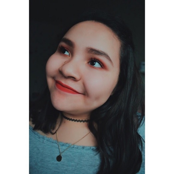 Profile Picture of Andrea Barron (@andreakinoo) on Poshmark